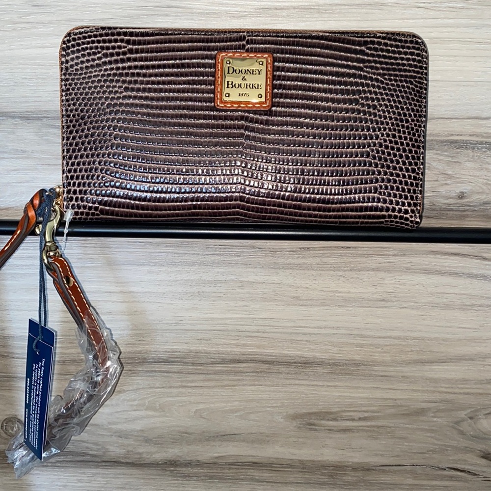 NWT- Dooney & Bourke Lizard Large Leather Zip Around Wristlet/Clutch, Grey